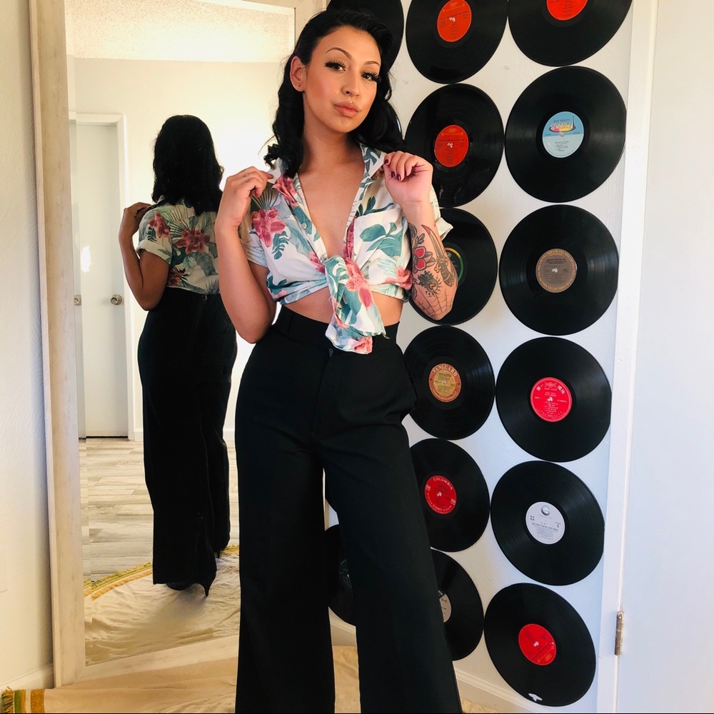 Button Up - Picture 2 of 5